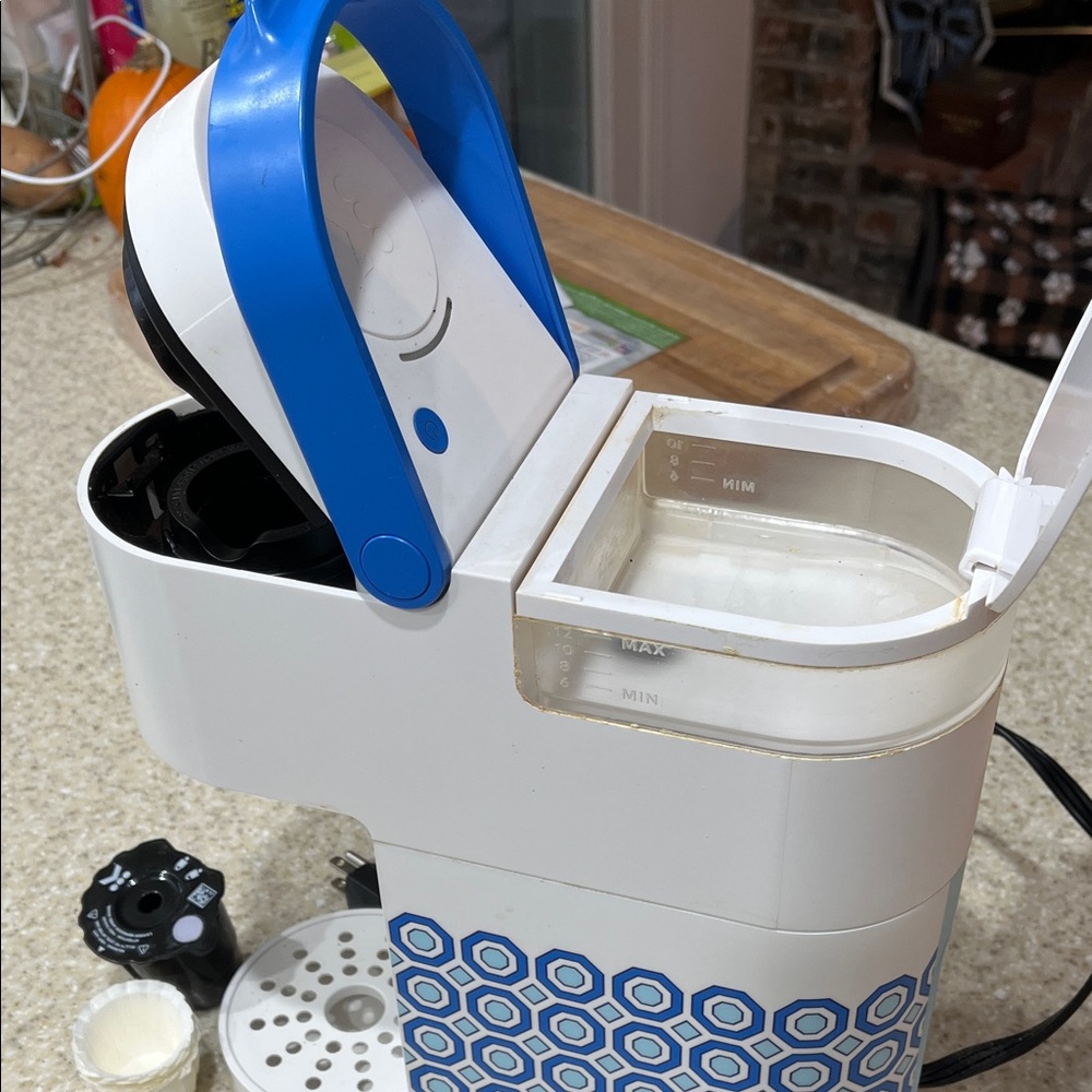 Keurig Blue and White Coffee Maker - Picture 6 of 7